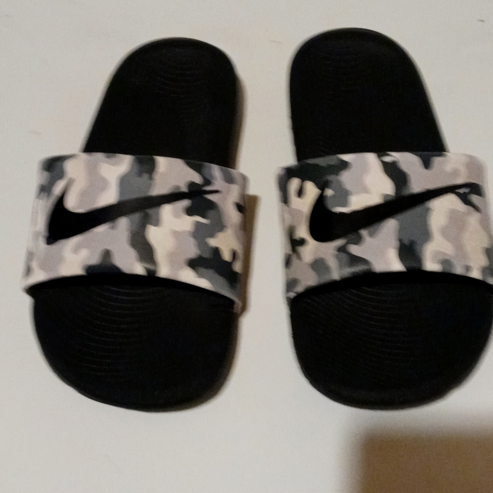 Nike Camo slides sz 4